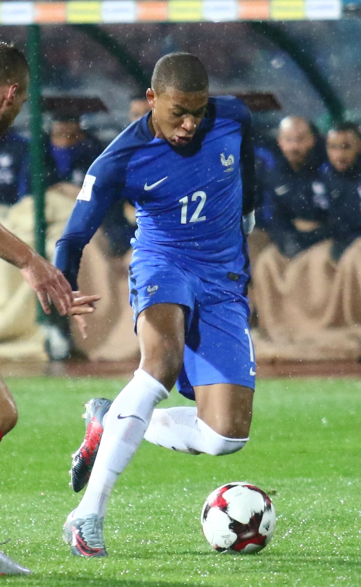 Kylian Mbappé trong màu áo đội tuyển Pháp