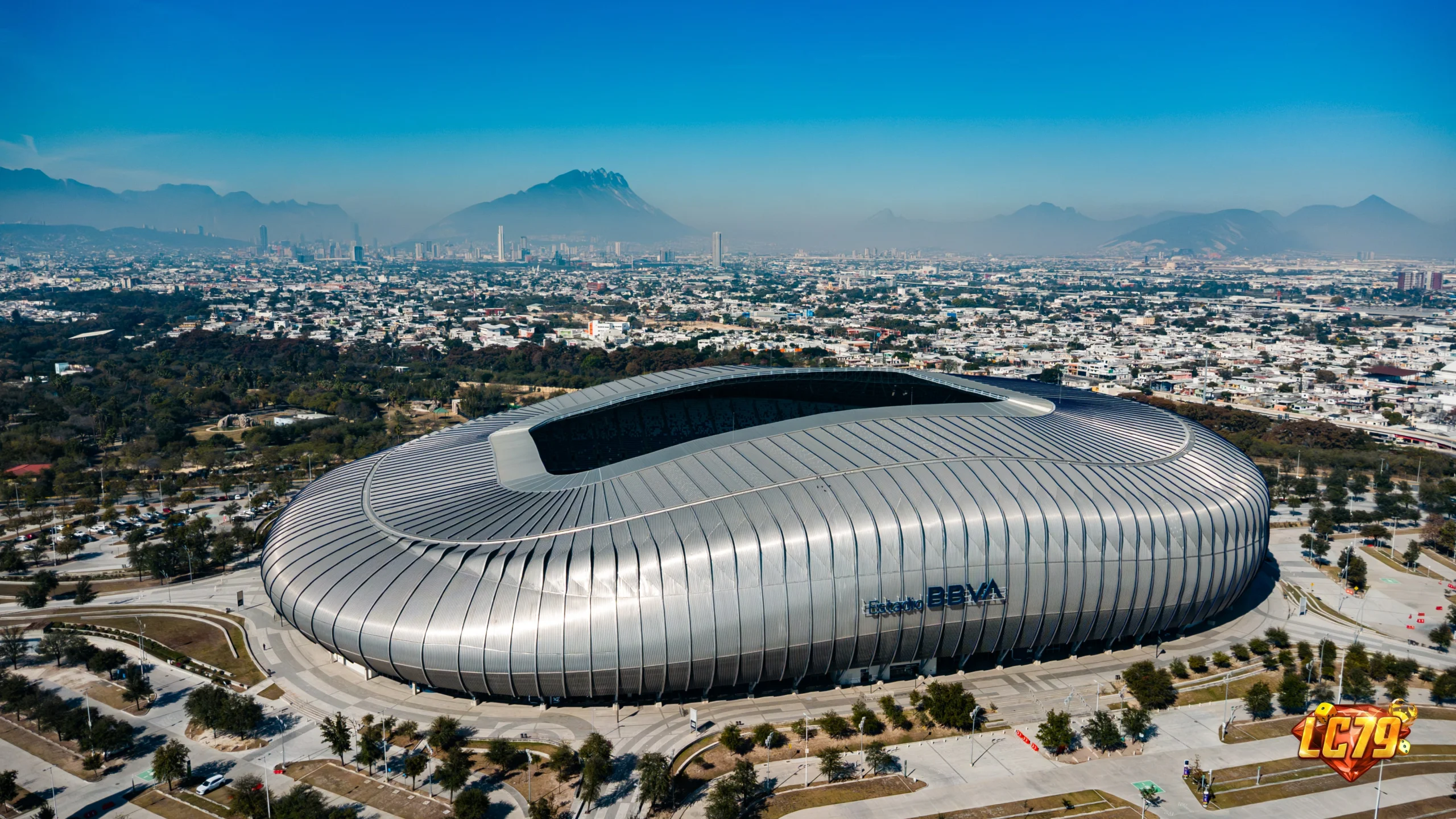 Monterrey Stadium, ảnh Wikimedia Commons đã đóng watermark LC79