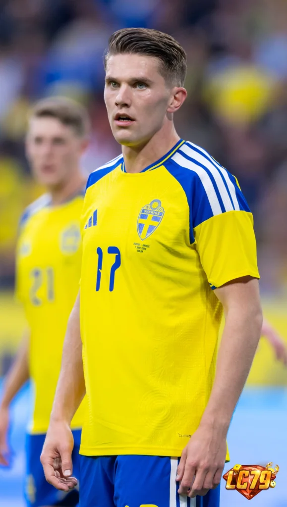Viktor Gyökeres trong màu áo Sweden, ảnh Wikimedia Commons đã đóng watermark LC79