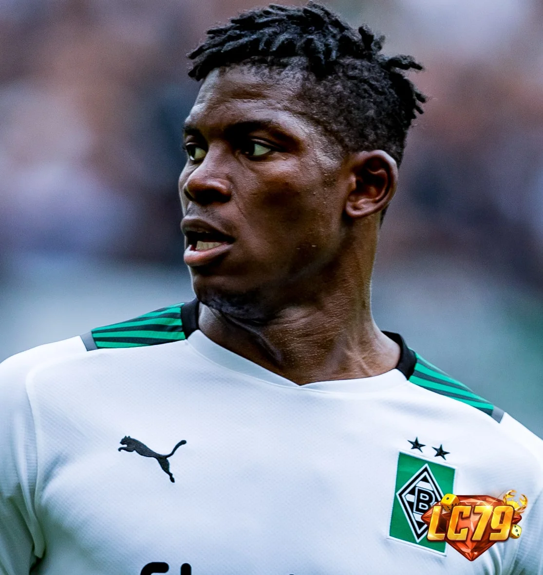 Breel Embolo trong một trận đấu cấp câu lạc bộ, ảnh đã gắn watermark LC79