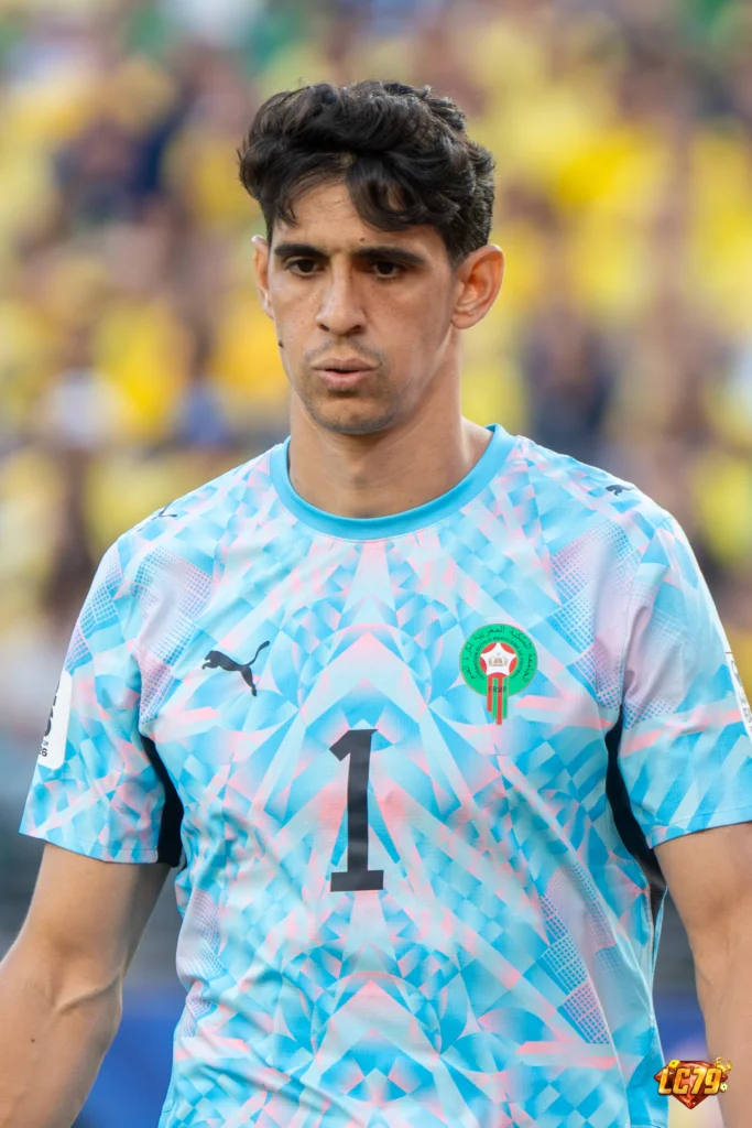 Yassine Bounou trong trận Canada vs Morocco