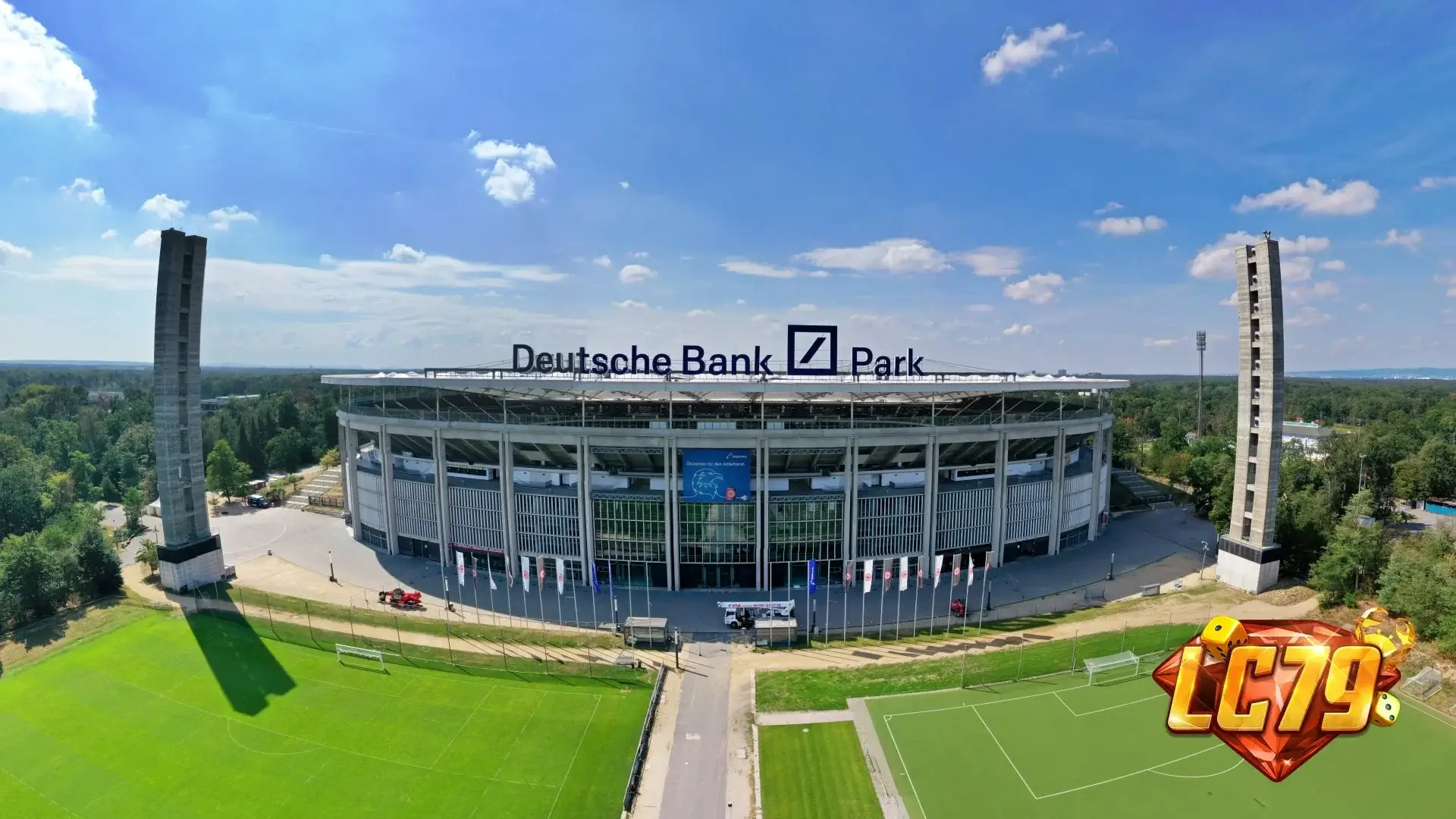 Deutsche Bank Park tại Frankfurt, địa điểm chung kết Europa League 2027, ảnh Wikimedia Commons đã đóng watermark LC79