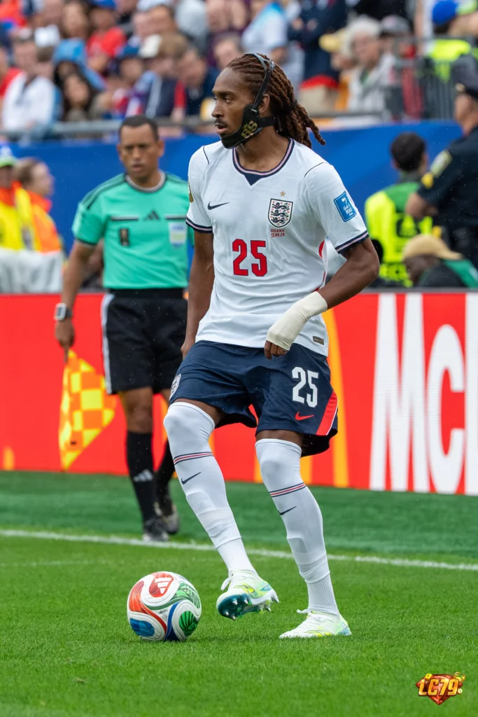 Djed Spence trong màu áo England, ảnh Wikimedia Commons đã đóng watermark LC79