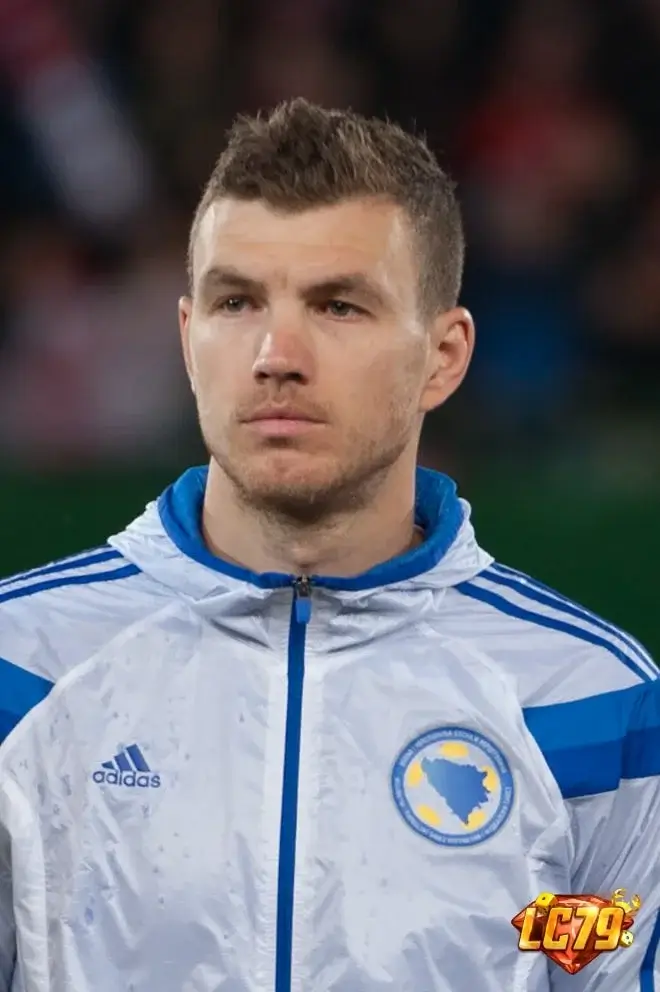 Edin Džeko trong màu áo Bosnia-Herzegovina