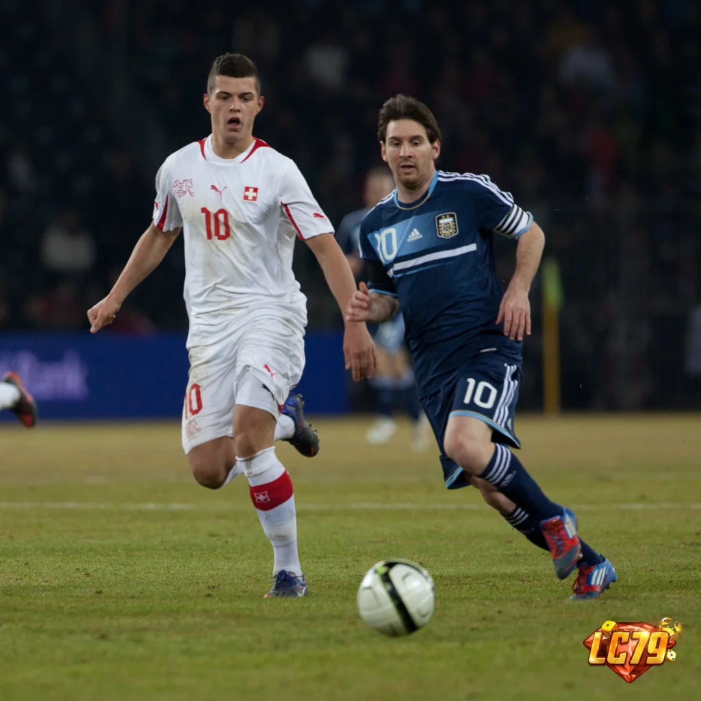 Lionel Messi và Granit Xhaka - ảnh đã gắn watermark LC79