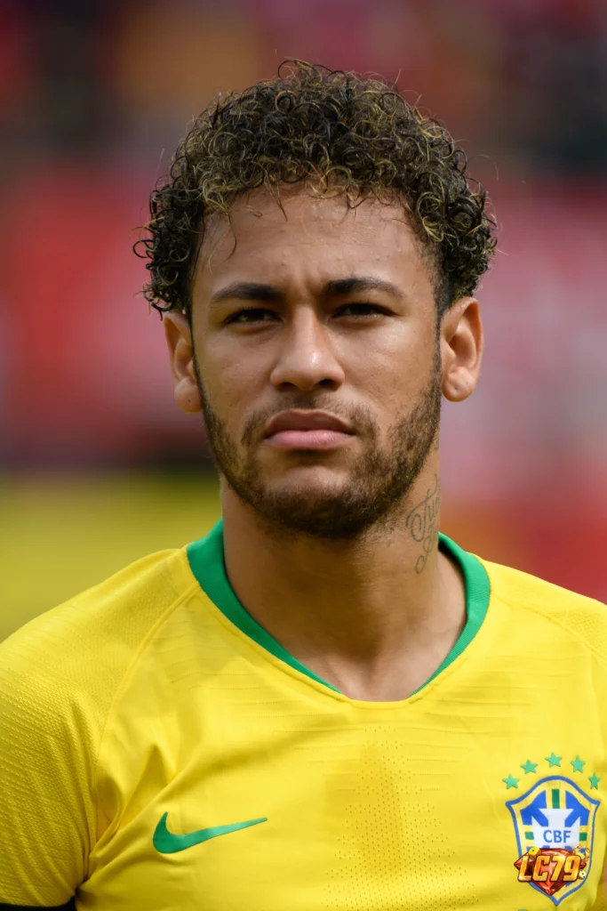 Neymar trong màu áo Brazil