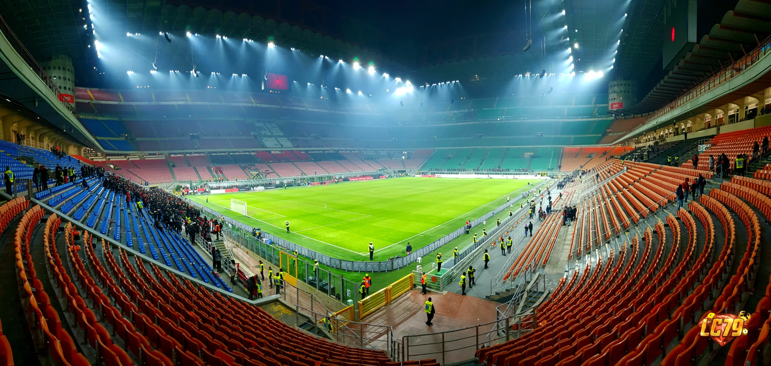 San Siro, sân nhà Inter và Milan, ảnh Wikimedia Commons đã đóng watermark LC79