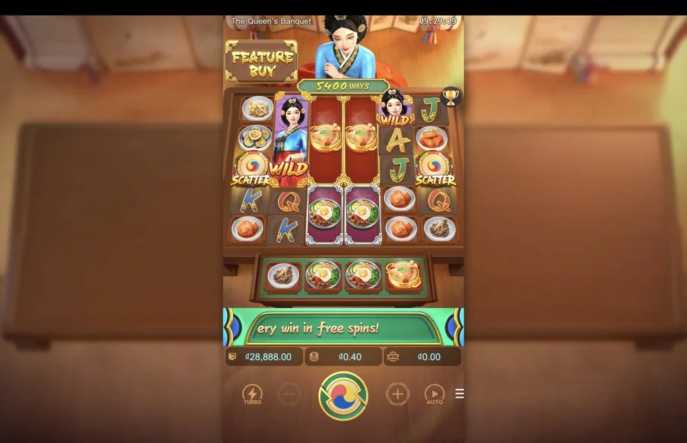 Ảnh màn hình gameplay game The Queen's Banquet (slot PG) chơi tại LC79