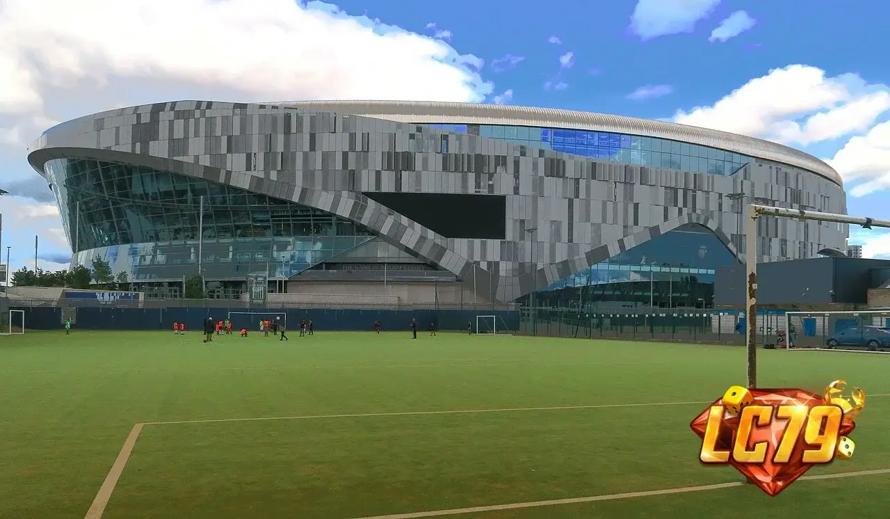Tottenham Hotspur Stadium, ảnh Wikimedia Commons đã đóng watermark LC79