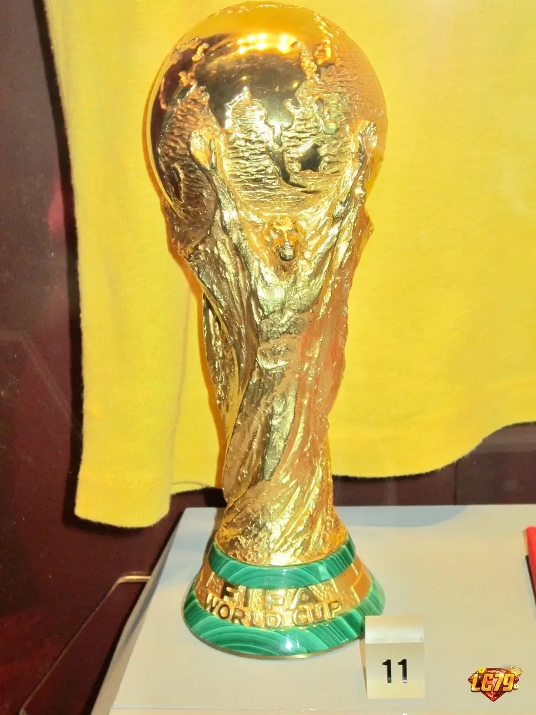 Cúp World Cup tại National Football Museum, ảnh Wikimedia Commons đã đóng watermark LC79