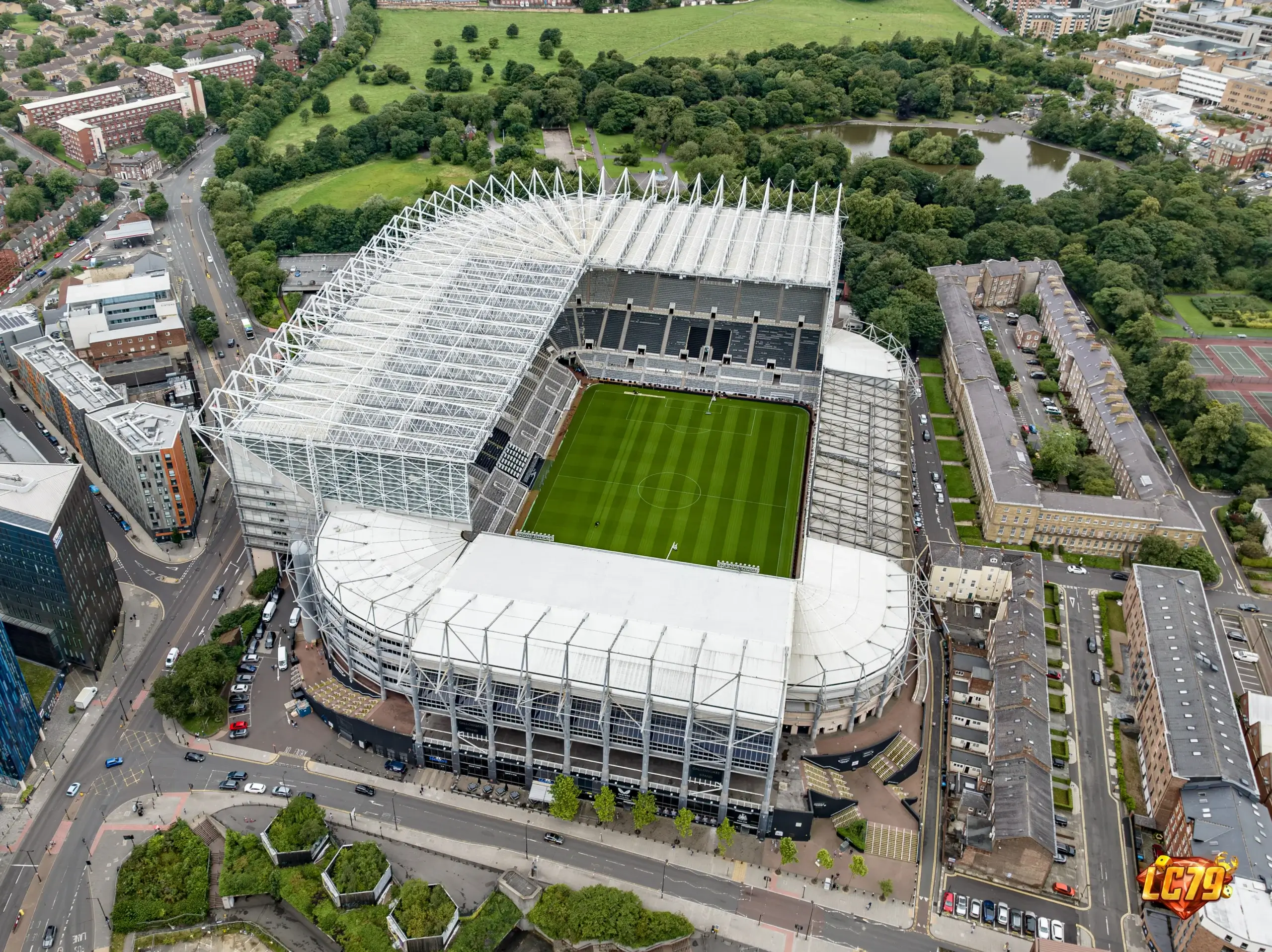St James' Park, sân nhà Newcastle, ảnh Wikimedia Commons đã đóng watermark LC79
