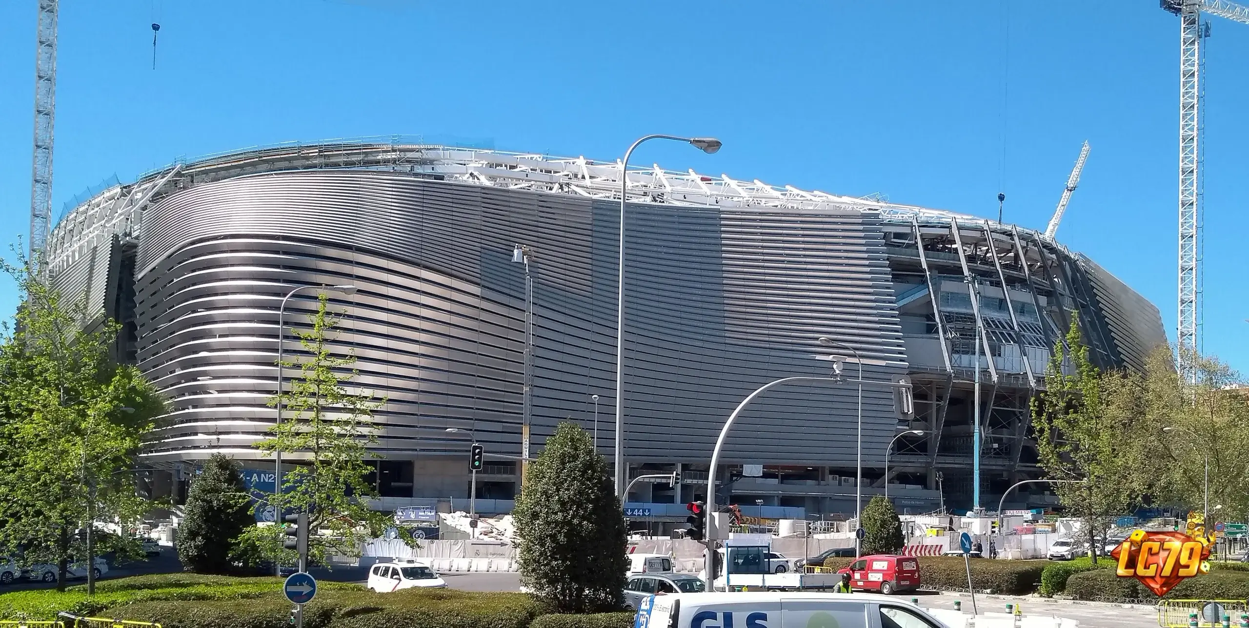 San Bernabeu cua Real Madrid trong boi canh Carlos Espi gia nhap doi bong