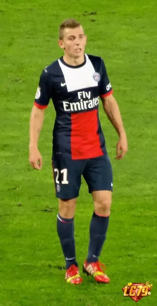 Lucas Digne trong màu áo PSG, ảnh Wikimedia Commons đã đóng watermark LC79