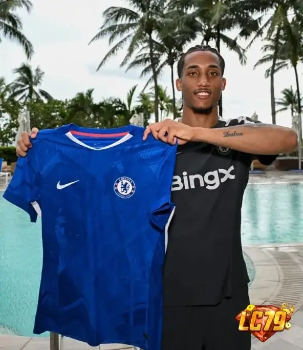 João Pedro trong màu áo Chelsea, ảnh Wikimedia Commons đã đóng watermark LC79