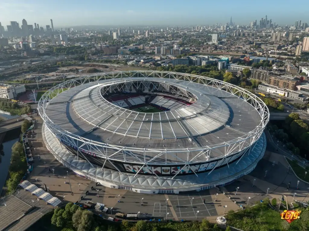 London Stadium của West Ham, ảnh đã đóng watermark LC79