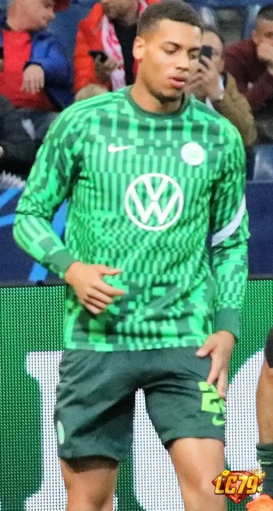 Felix Nmecha thời khoác áo Wolfsburg, ảnh Wikimedia Commons đã đóng watermark LC79