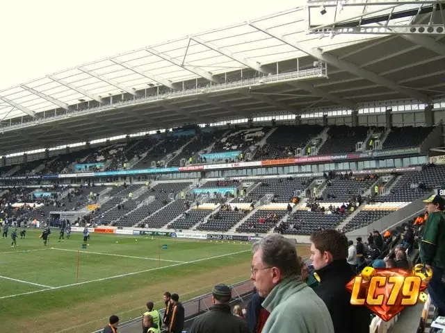 Sân KC/MKM Stadium của Hull City được dùng minh họa cho thương vụ Nobel Mendy