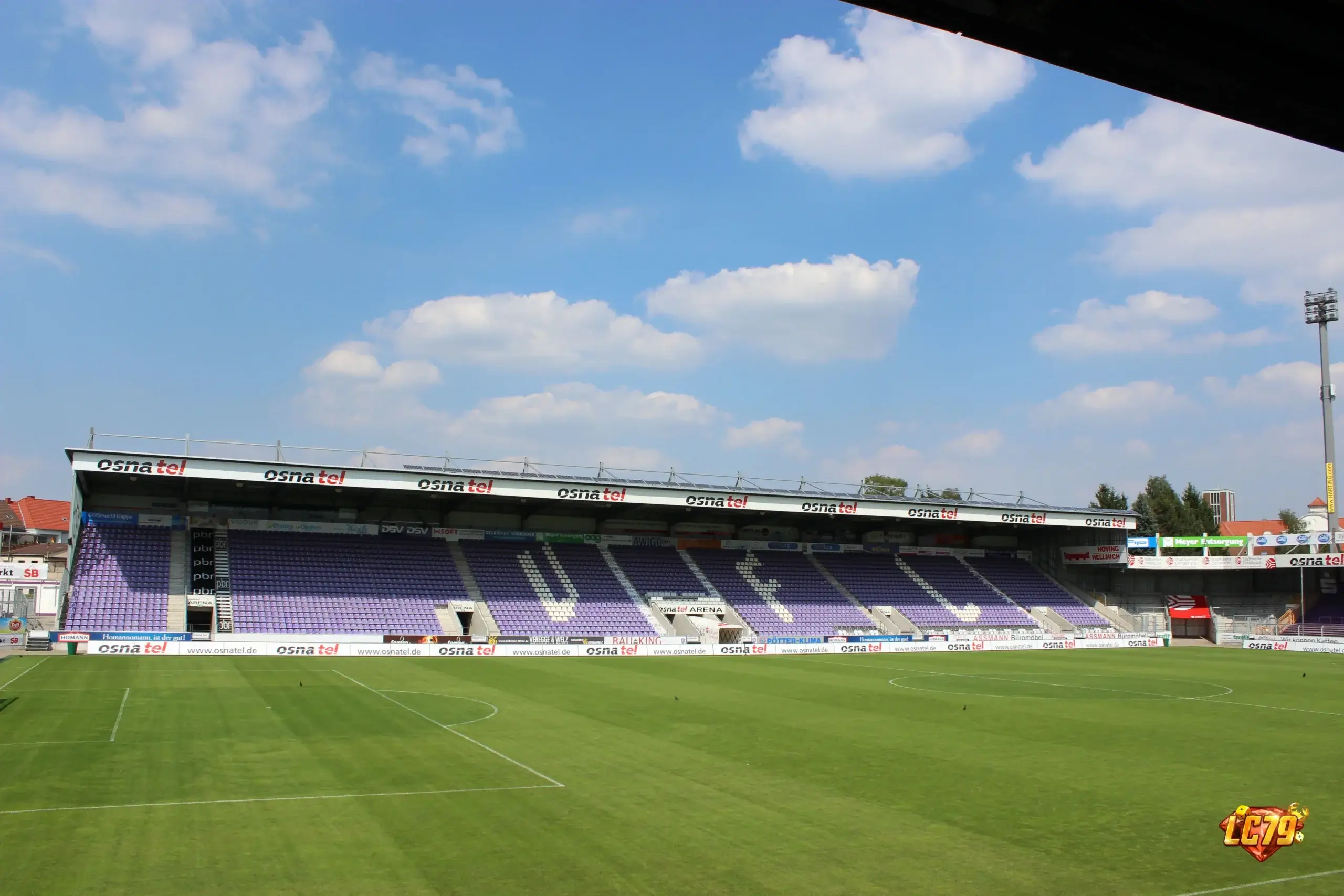 Stadion an der Bremer Bruecke cua VfL Osnabrueck, anh Wikimedia Commons da dong watermark LC79