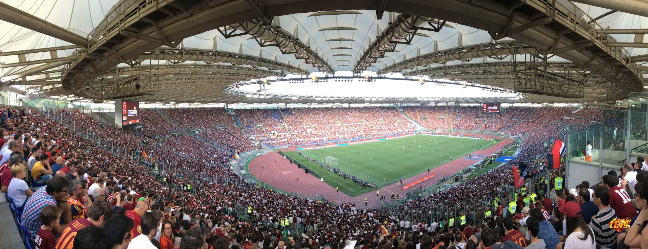 Stadio Olimpico trước trận Roma vs Fiorentina