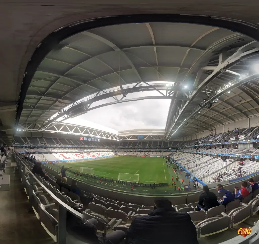 Stade Pierre-Mauroy sân nhà Lille, ảnh Wikimedia Commons đã đóng watermark LC79