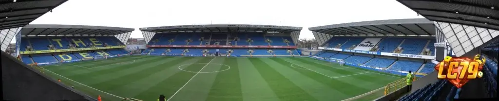 The Den của Millwall, ảnh Wikimedia Commons đã đóng watermark LC79