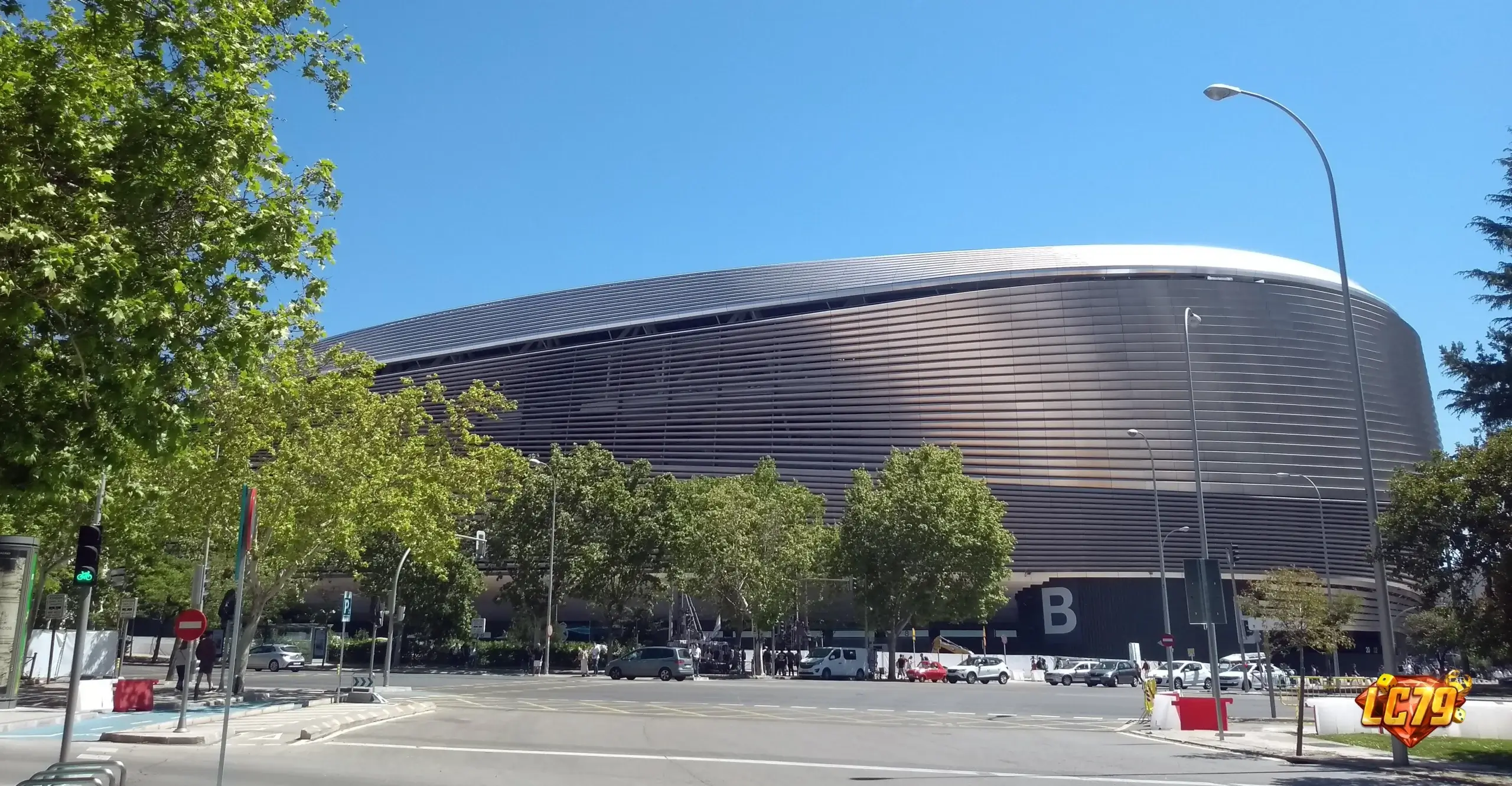 Santiago Bernabéu trước thương vụ Yan Diomande tới Real Madrid