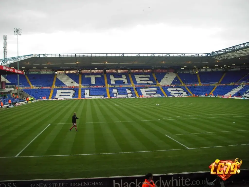 Sân St Andrew của Birmingham City, ảnh đã đóng watermark LC79
