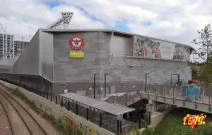 Gtech Community Stadium truoc tran Brentford vs Sunderland 5-9-2026