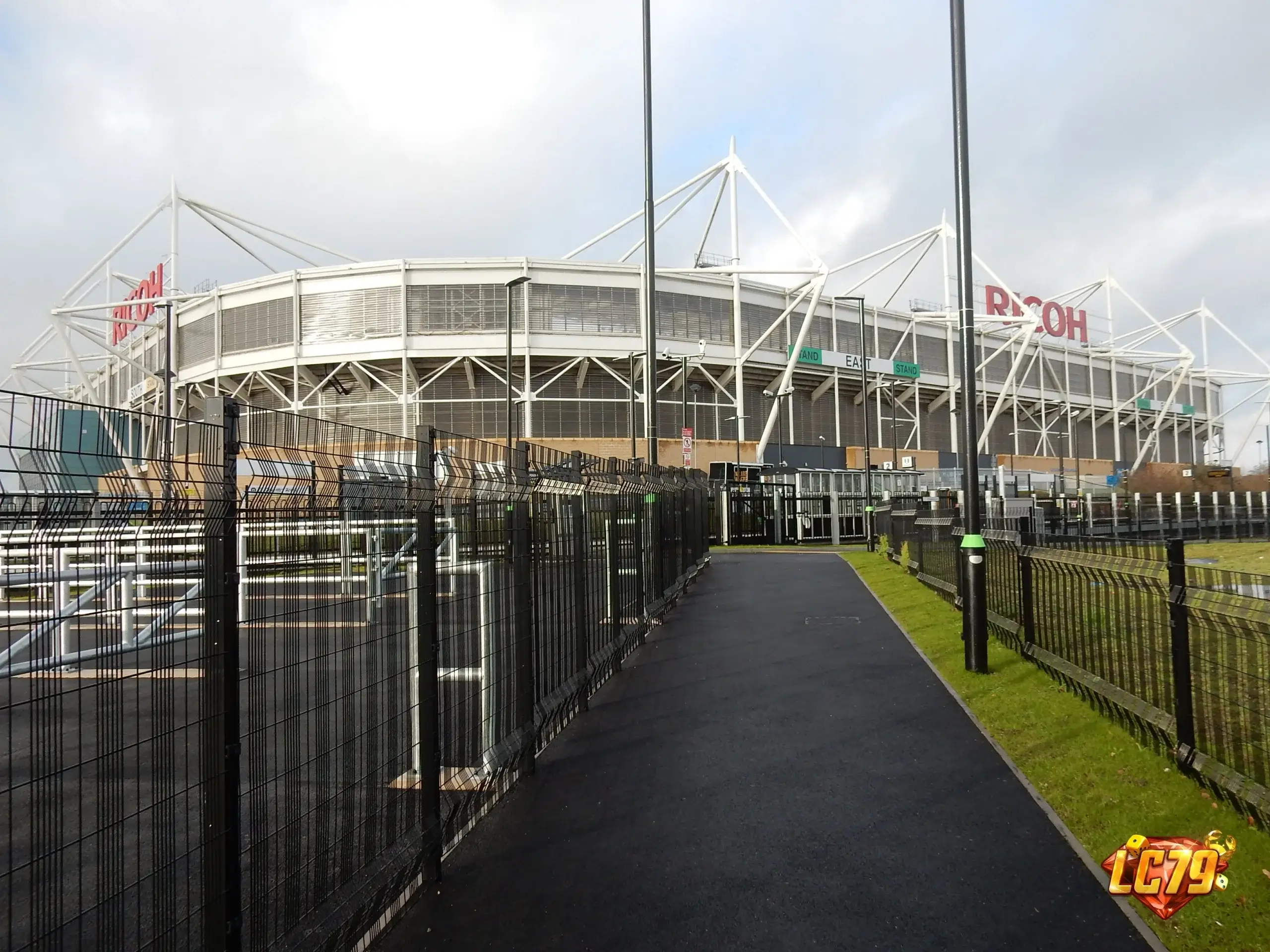 Coventry Building Society Arena trước trận Coventry vs Brighton