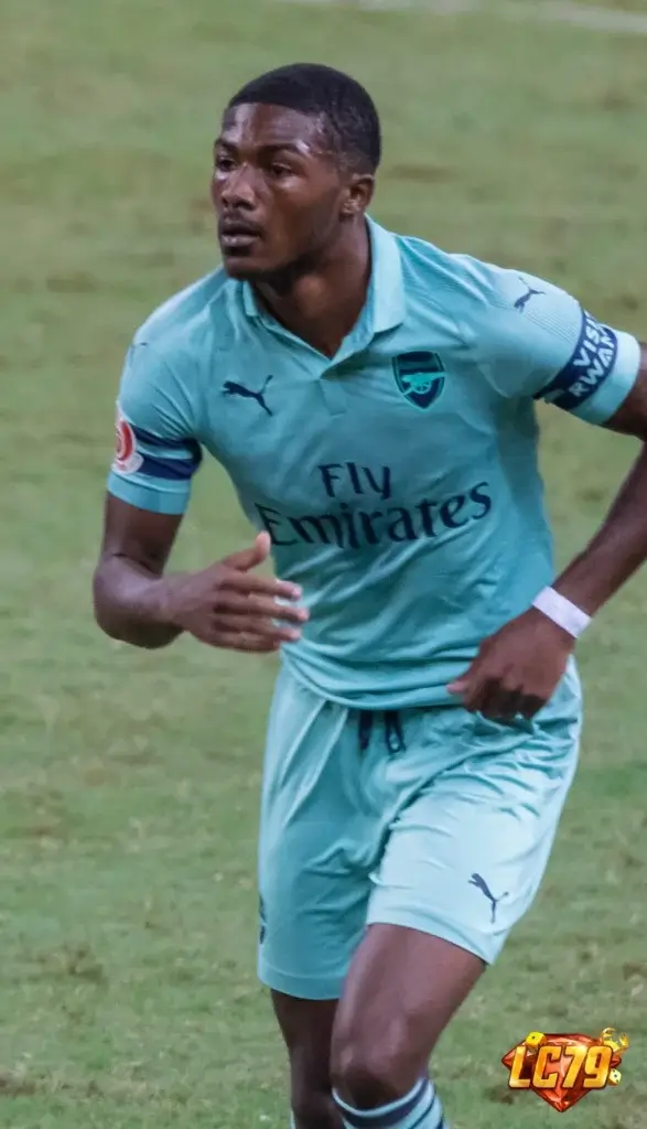 Ainsley Maitland-Niles trong bai phan tich Everton canh phai tren LC79