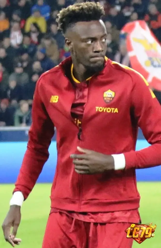 Tammy Abraham, tien dao Aston Villa sau cu dup truoc Coventry