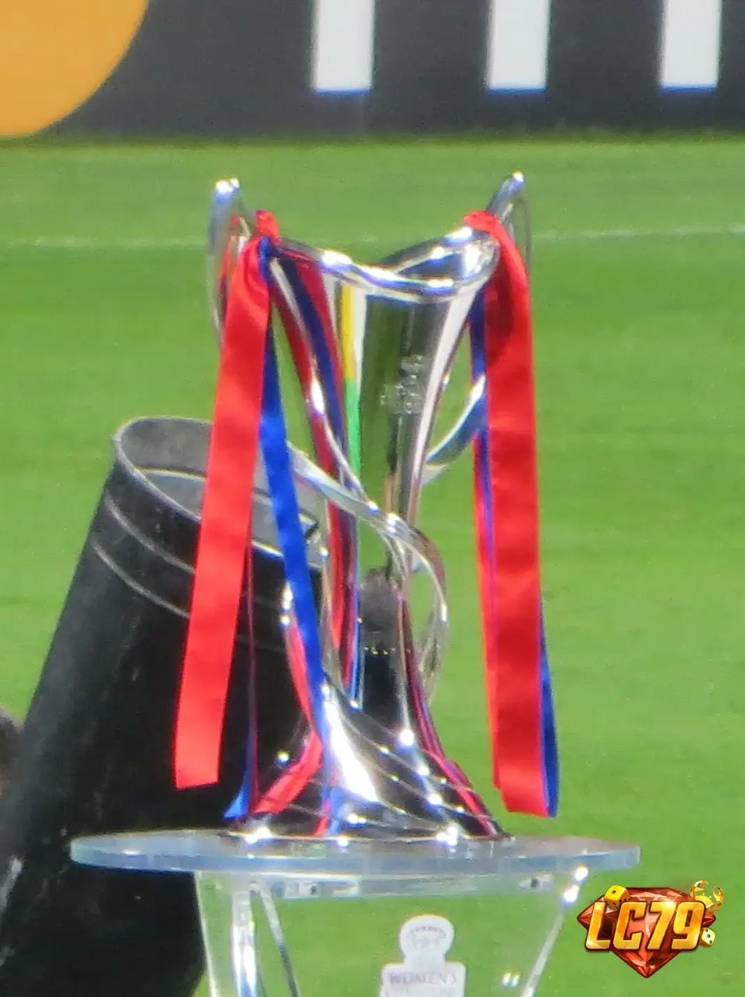 Cúp UEFA Women's Champions League, ảnh Wikimedia Commons đã đóng watermark LC79