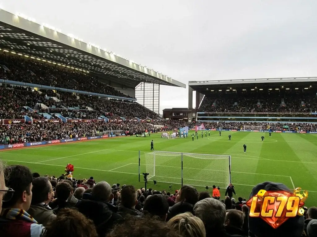 Villa Park trước trận Aston Villa vs Nottingham Forest