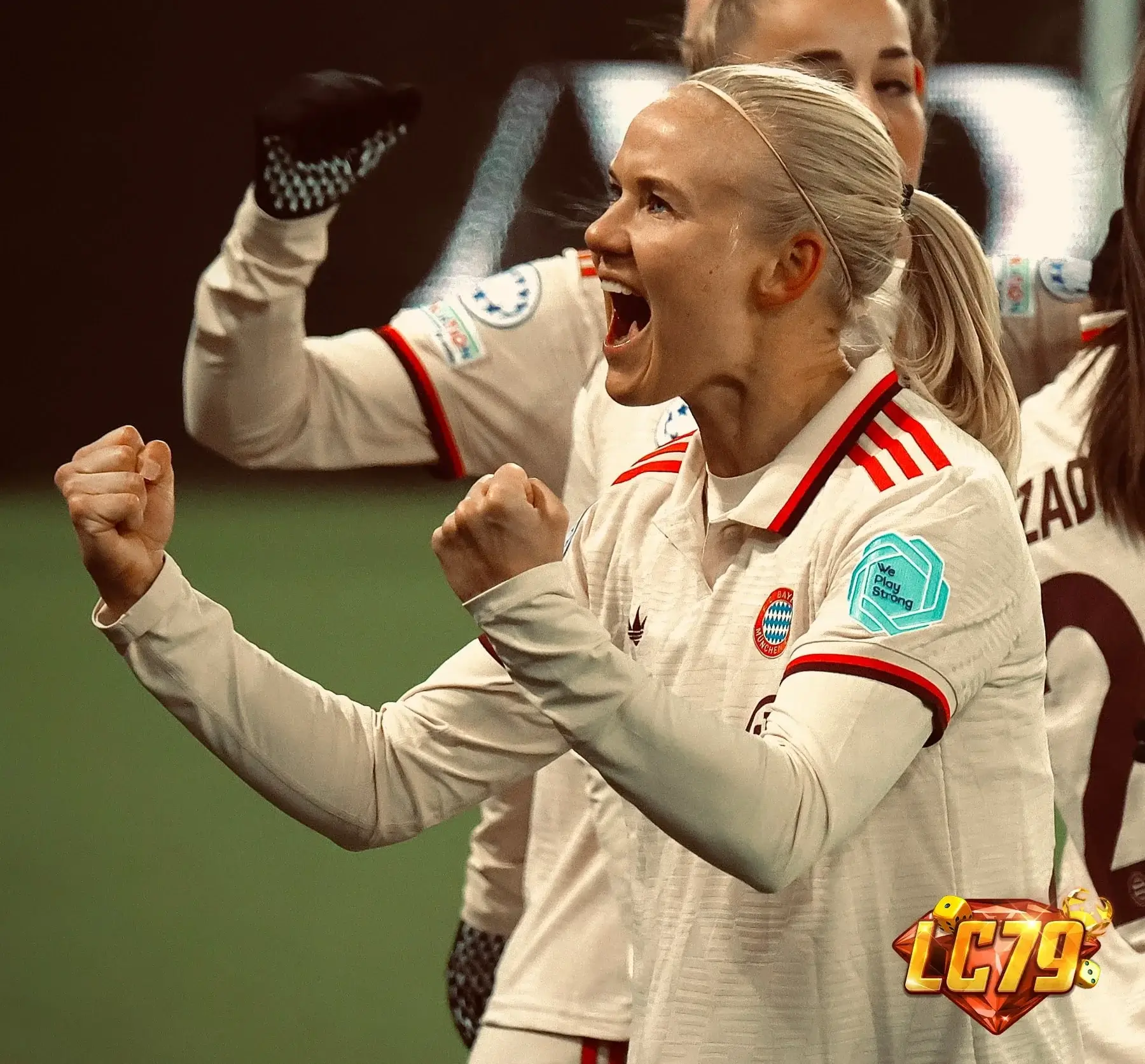 Pernille Harder trong màu áo Bayern Munich Women, minh họa bài Benfica 0-3 Bayern UWCL
