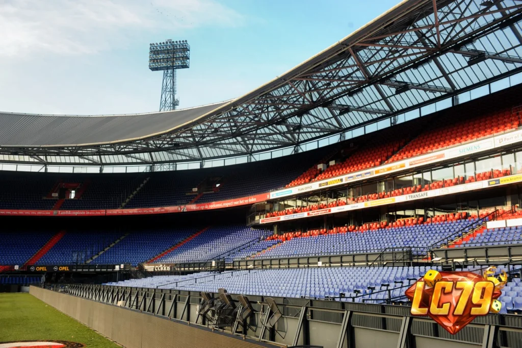 De Kuip tại Rotterdam, bối cảnh Feyenoord vs Como Champions League ngày 14/10