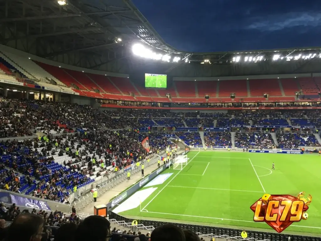 Groupama Stadium trong trận OL Lyonnes 0-0 Chelsea tại UEFA Women Champions League
