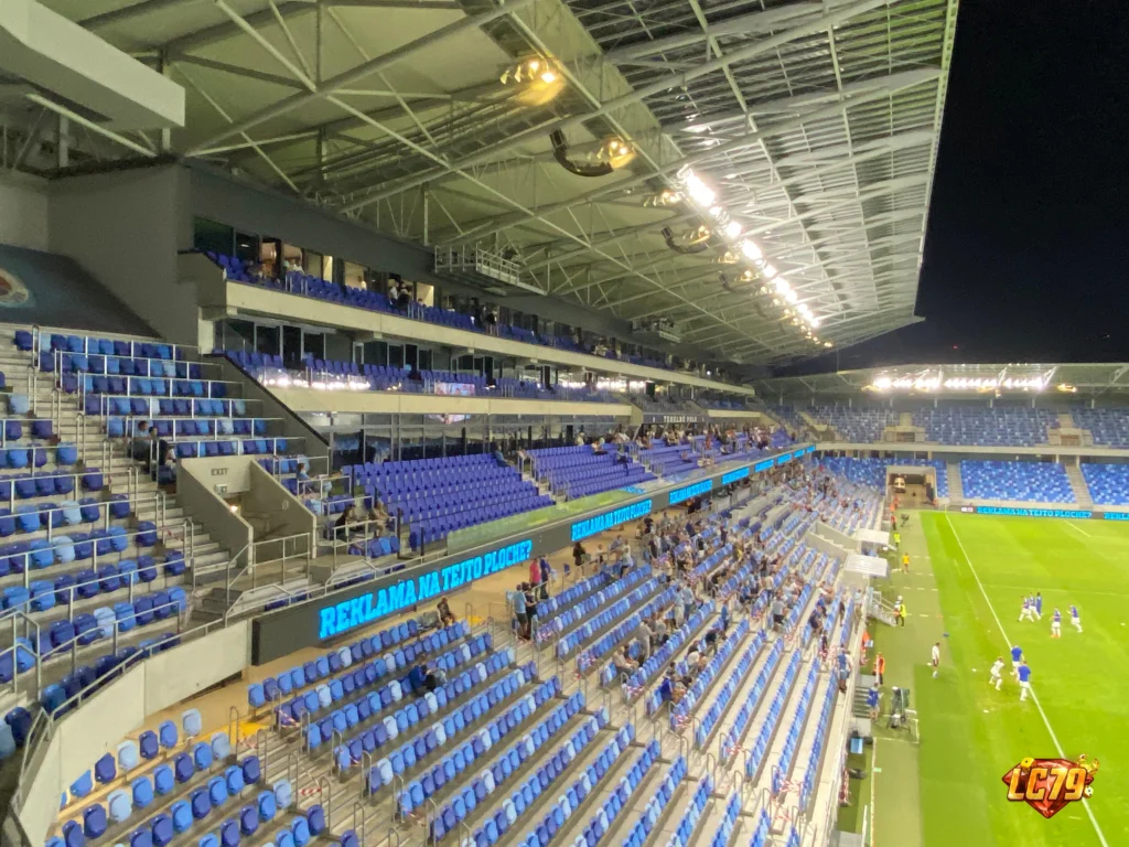 Tehelné pole tại Bratislava, bối cảnh Slovan Bratislava vs Stuttgart Champions League 14/10